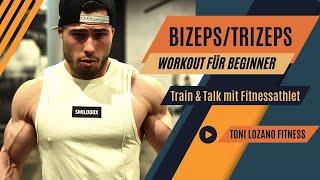 Oberarme wie The Rock: Fitnessathlet zeigt wie Bizeps/Trizeps schnell wachsen! Muskeln ganz einfach!