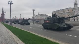 Проход военной техники. Генеральная репетиция Парада Победы 2018. Кремлевская набережная.