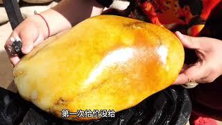 今年切到最好的一块大料子，极品洒金枣红皮羊脂白玉籽料。 #收玉小哥 #和田玉籽料 #羊脂玉籽料