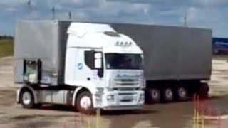 THE BEST PARKING SKILLS by a Volvo Truck Driver