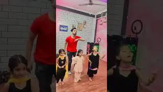 chhote bacchon ka danc #chhote #baccha #viral #viral #fun #story #enjoy #masti #video @Akashblo12