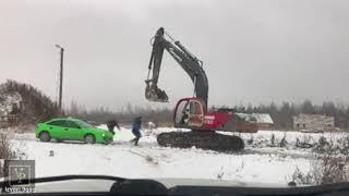 Russian revenge: excavator crashes car
