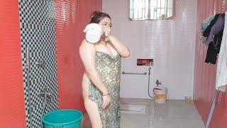 Desi Bhabhi Bathing Vlogs//Subha Subha Nahake Maza Aa gayi