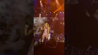 Hadise - Aşk Kaç Beden Giyer (LIVE from İzmir Arena - 05.11.2023)