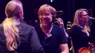 Tedeschi Trucks Band - "Mountain Jam" (with Trey Anastasio)