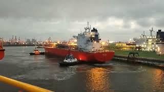 Mexican Bay Tanker Vessel at Cold Weather. Танкер в Мексиканском Заливе.