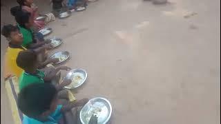 food distribution among tribal children in tribal areas of India #hepinews #poorpeople #foodclips