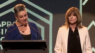 Jenny Morris inducted into the NZ Music Hall of Fame at the 2018 APRA Silver Scroll Awards