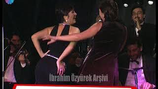 Hülya Avşar, karnı burnunda hamile ama Sibel Can'la popo dansına dayanamıyor (1997)