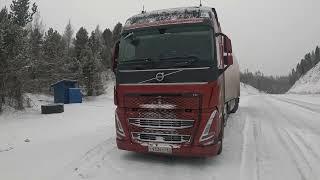 Зима вернулась.Спуск с Яблоневого поревала, висят фуры.VOLVO FH 540 POV