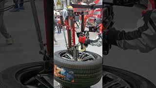 Demonstrating the Bright 8650 fitting a tyre #tyrefitting #tyremachine #tyres #tyreshop