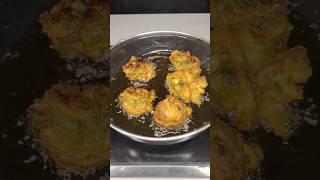 Onion Vada Frying ASMR #crunchydelights #cooking #ytshorts #shorts #onionvada #foodasmr #satisfying
