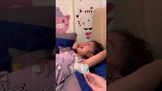 Toddler stops crying when she receives cash