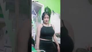 Cewe Toge, Semok Dan Montok Joget Di Dapur