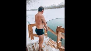 В проруби! Купаемся в марте//March. Cold water bathtime