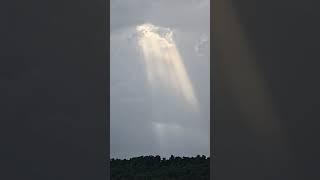 Nature's Magic - Heaven's Beaming Down. #youtubeshorts #nature #magic #heavenly #usa #kentucky