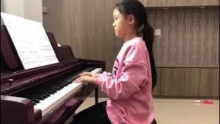 Evelyn Liang play Piano