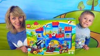 Lego Замок и малыш Даник с мамой - Видео для детей с конструктором Лего и Даником
