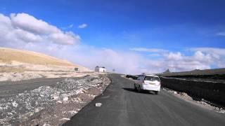 Tanglangla pass (alt. 5350 m). By bicycle from Leh to Manali.