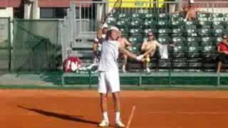 Lorenzi serve