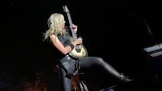 Nita Strauss guitar solo (front row view)