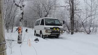 Offroading in the snow with A L300 Delica