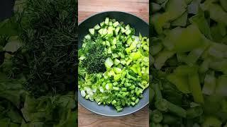 Green salad with feta cheese and homemade dressing. #easysaladrecipes #saladrecipes #greensalad