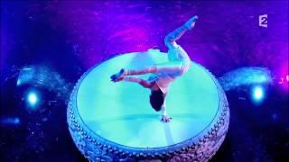 Zhang, des étoiles du cirque de Pékin le plus grand cabaret du monde