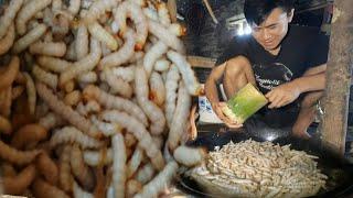 Ways of eating bamboo worms  // Eastern Rural Nepal //