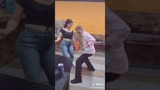 abuelo perreando una chibola sexi