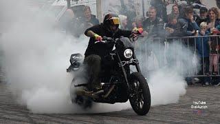 Chris Lietsch. Erstmals wurde eine atemberaubende Stuntshow auf einer Harley Davidson präsentiert