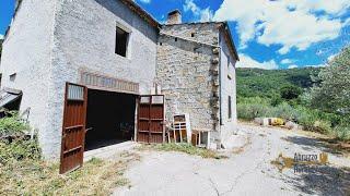 Country house with beautiful panoramic view, surrounded by land with olive grove. Schiavi D'Abruzzo.