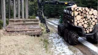 John Deere 1110D forwarder load and drive