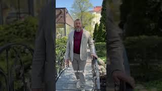 Весна! Летящая жар птица!        Сияет царственная стать.