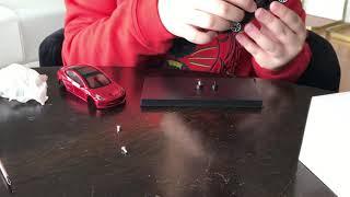 Tesla bburago 1/43 diecast assembely