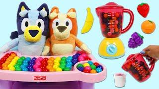 Bluey & Bingo Make Fruit Smoothies With Toy Blender!