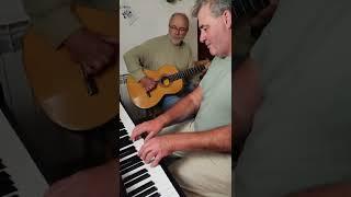 Una improvisación en piano y guitarra