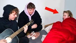 FAN MIT SCHLAFZIMMER-KONZERT GEWECKT!! (Mike Vallas)