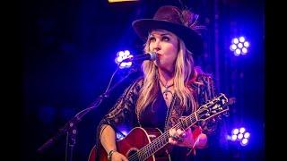 Sunny Sweeney "Tie Me Up" LiVE on The Texas Music Scene