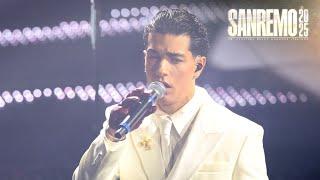 Sanremo 2025 - Tony Effe canta "Damme 'na mano"