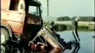 Стервятники на дорогах (1990) - car chase scene #1