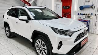 Новый Toyota RAV4: безопасно снимаем плафон освещения потолка на Тойота Рав4