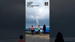 கடல் நீரை உறிஞ்சும் வானம் | Tornado on pointperto #jaffna #jaffnanews #yarlnaatham #shots