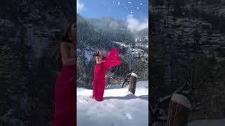 Saree in snow/ Himachal @ipujamoonbhowmik