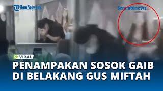 Viral Penampakan Sosok Gaib di Belakang Gus Miftah Saat Ngaji di Lampung