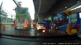 Flooding on Roads, Thep-rak road to a Vibhavadi Rangsit Road-crossing bridge