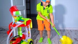 Тиша помогает МАМЕ!!!BABY helps Mommy! Kids Pretend Play with Cleaning Toys!