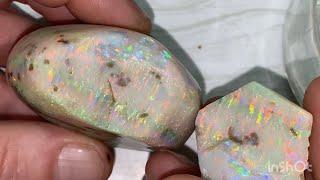 Andamooka opal parcel: 545 cts crystal.