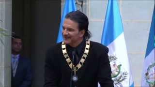 Ricardo Arjona recibe la Orden del Quetzal en Guatemala