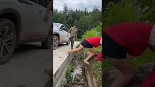 ,ये देखो कार वाले को भारी पड़ गया लड़की को ऐसे देखना!